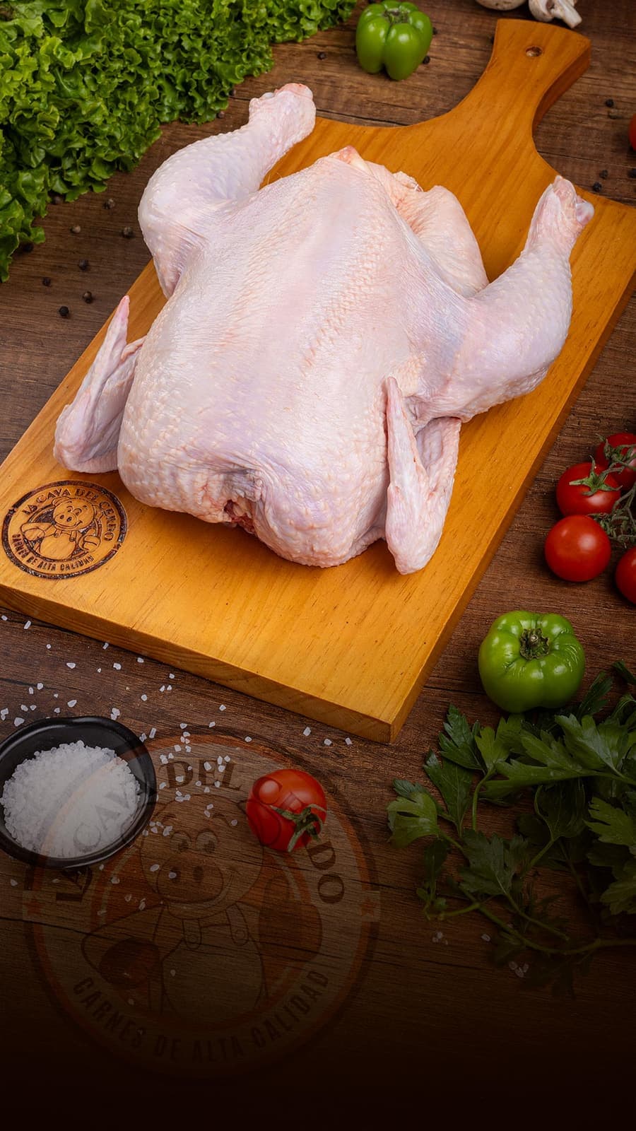 Pollo Entero sobre tabla de madera, La Cava del Cerdo