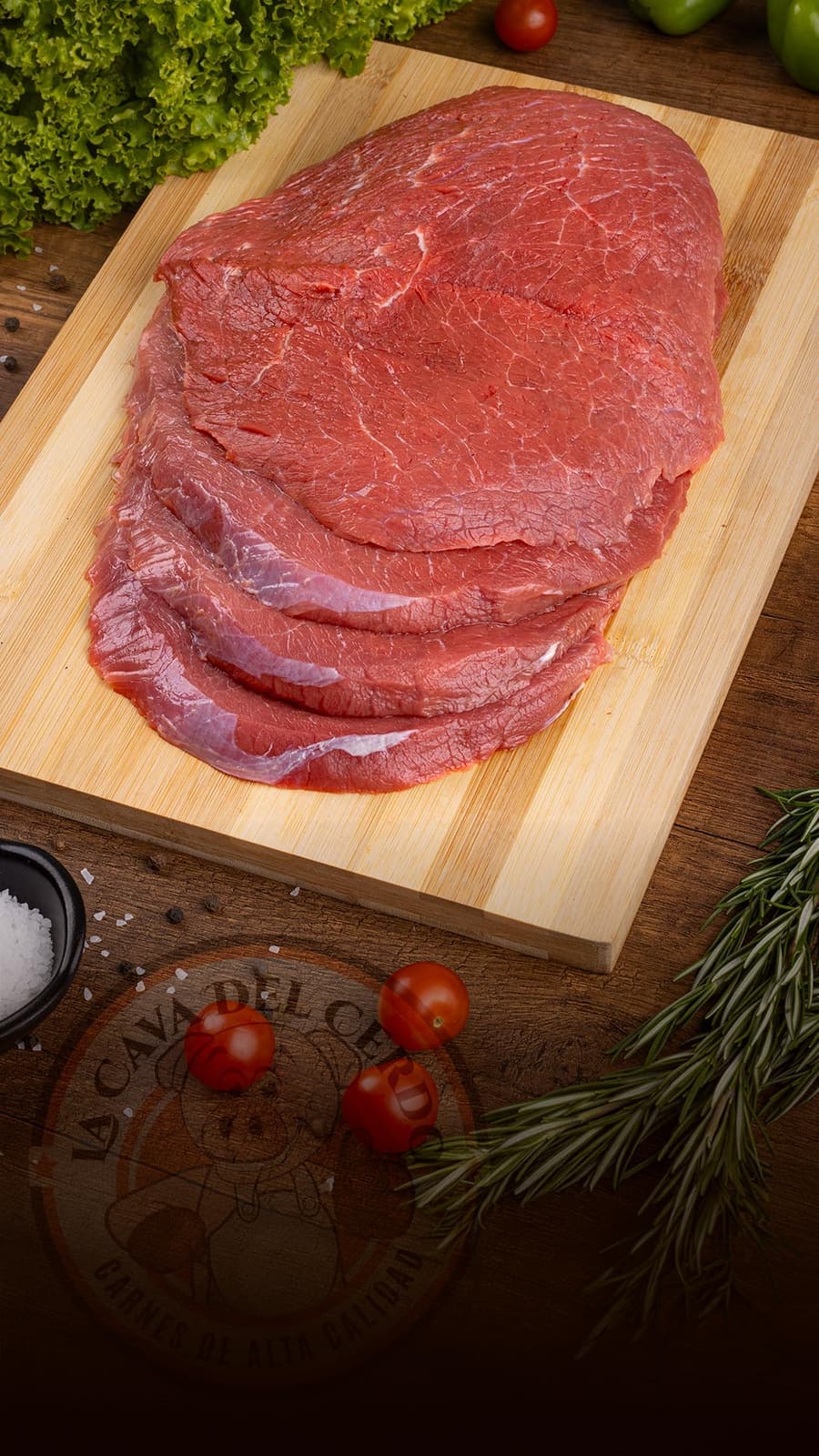 Carne Tajada de Res sobre tabla de madera, La Cava del Cerdo
