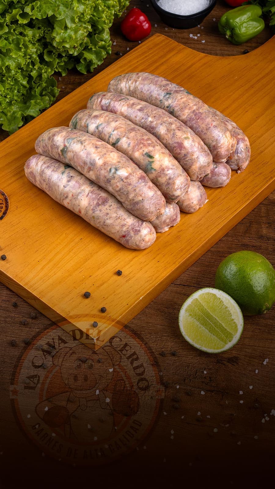 Chorizo Santarrosano sobre tabla de madera, La Cava del Cerdo